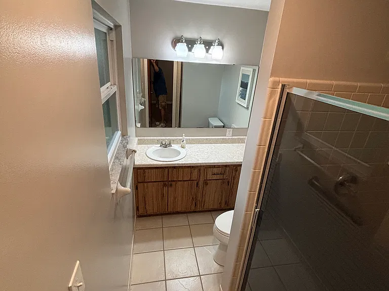 4625 NW 31st Ave — Photo 8