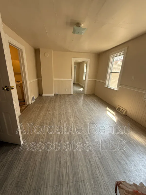 2 bed, 1.0 bath, $1,157 — Photo 2
