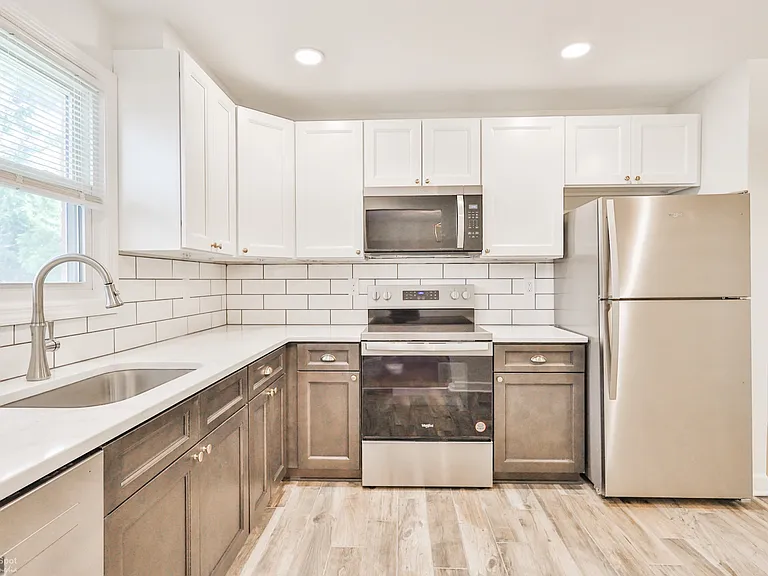 2066 Chester Rd #4 — Photo 2
