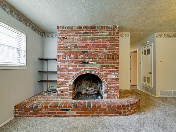 5th image of 3711 Gulf Ave