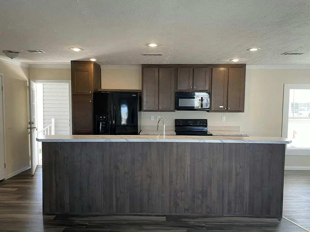 3 bed, 2.0 bath, 1372 sqft, $1,789 — Photo 4