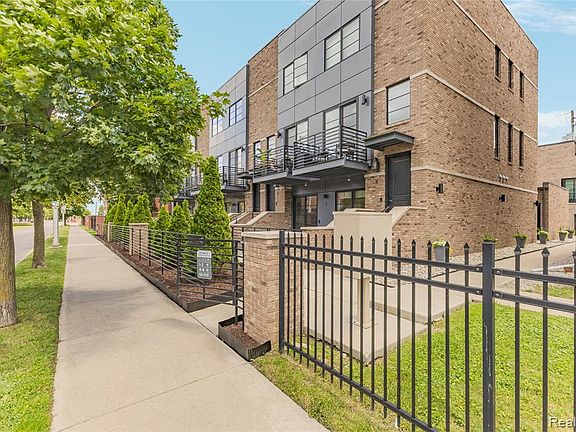 3rd image of 262 Mack Ave Unit 1