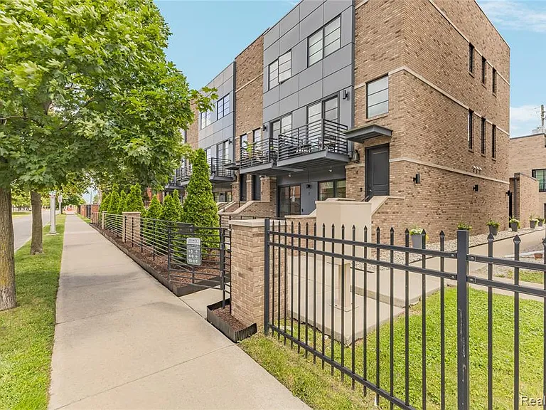 262 Mack Ave #1 — Photo 3