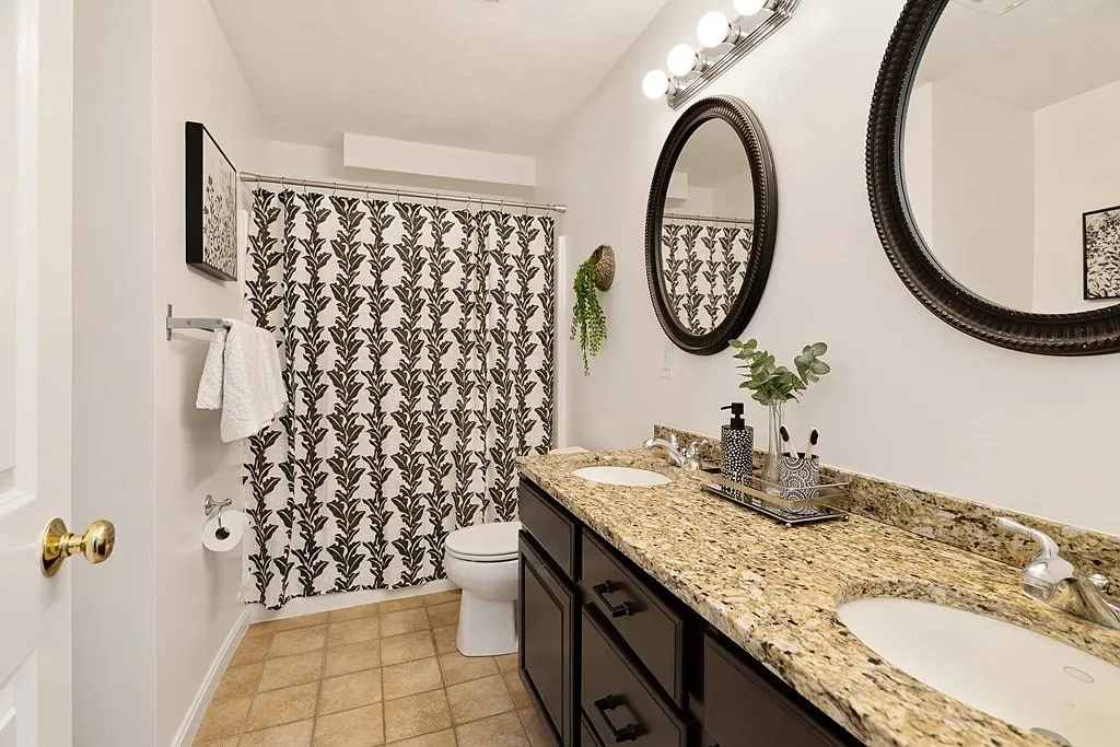 3 bed, 2.5 bath, 2100 sqft, $4,200 — Photo 3