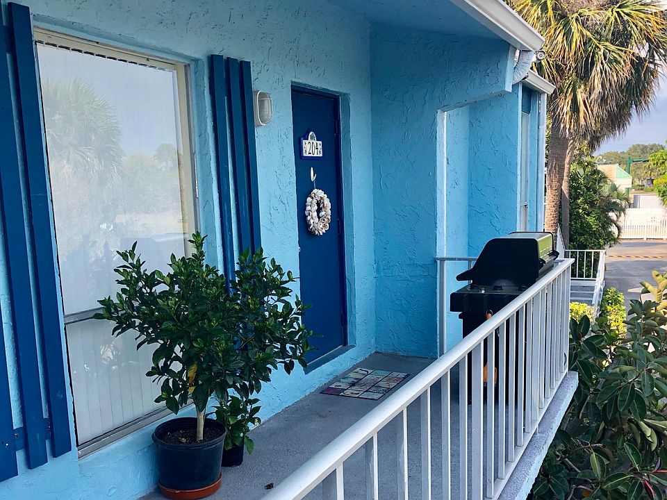 1st image of 1555 14th Ave
