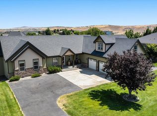 15923 S Clear View Loop, Kennewick, WA 99338