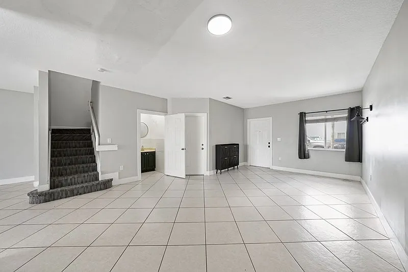 3 bed, 1886 sqft, $3,300 — Photo 2