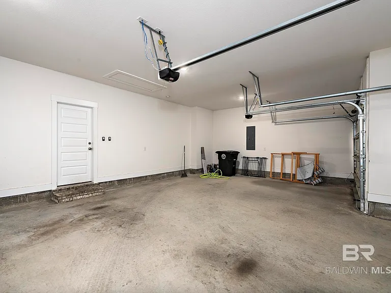 231 Bronze St — Photo 49