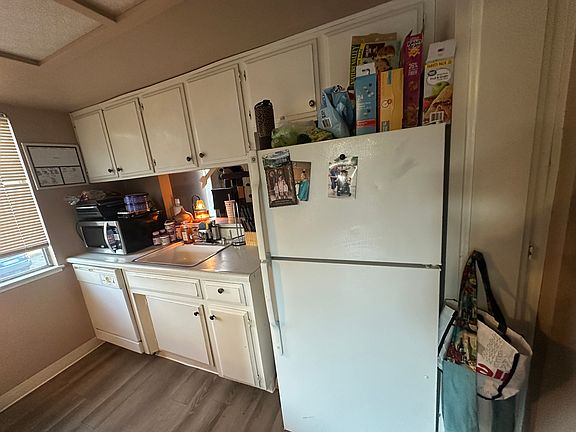 4th image of 1322 Drake Dr APT C