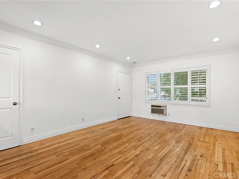 14625 Moorpark St — Photo 6