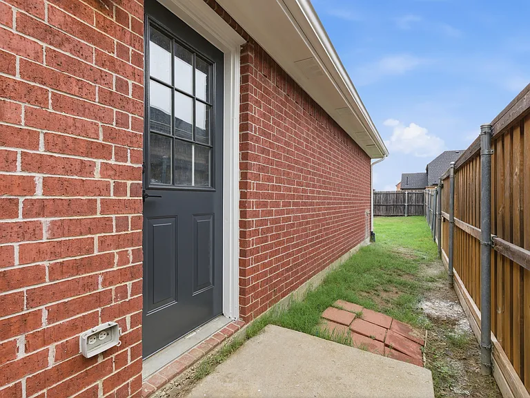 2051 Sunny Side Dr — Photo 36
