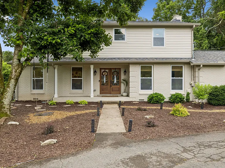 8013 Wikle Rd E — Photo 3