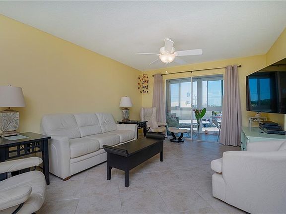 3rd image of 708 Tamiami Trl S APT 307