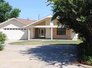 112 Lakeview Dr, Runaway Bay, TX 76426