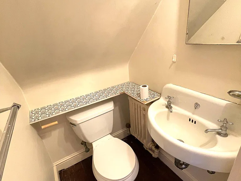 111 Carlton St #3 — Photo 19
