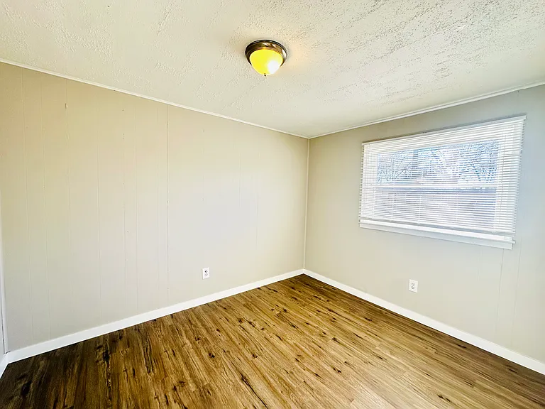 13049 Georgiana Ave — Photo 16