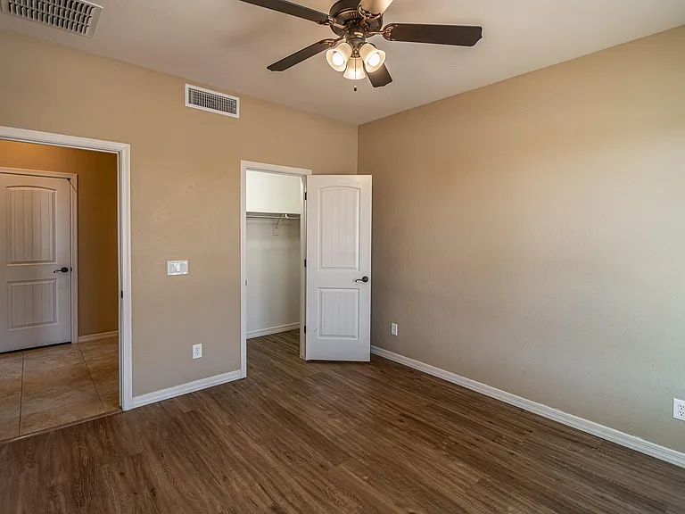 18445 W Saguaro Ln — Photo 29