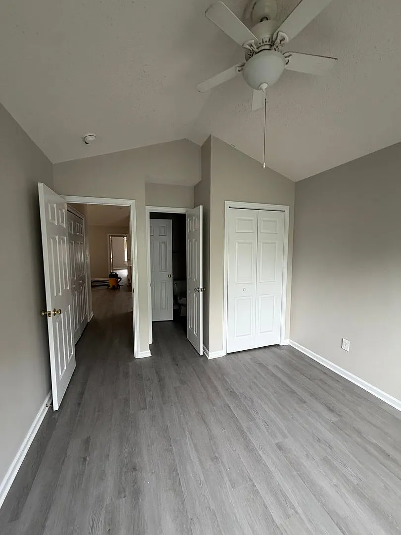 Building Photo - 3841 Blue Grass Ct