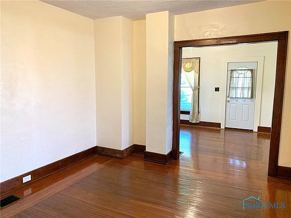 5th image of 313 Pearl St