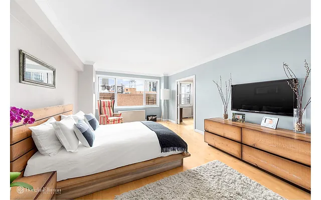Sold by Douglas Elliman | media 8