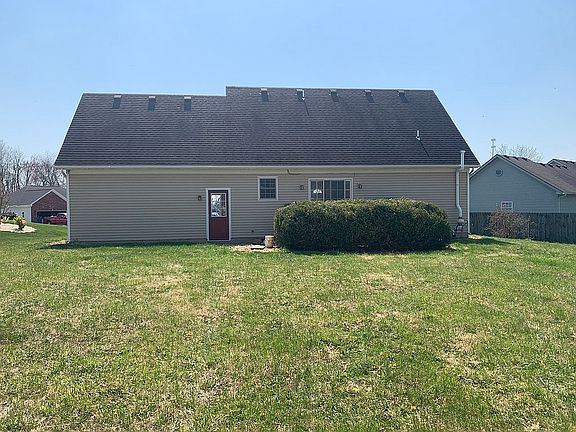 3rd image of 1712 Parkwood Ct NE