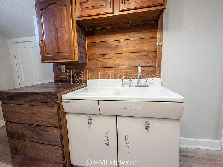 156 W Main St #C — Photo 16