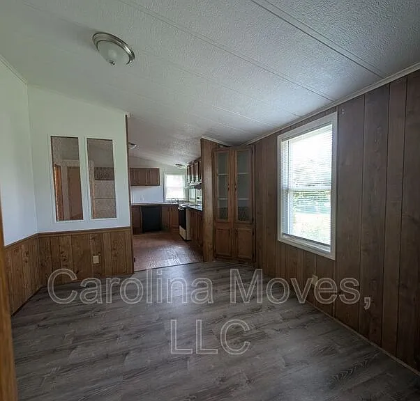 220 Farrs Rd — Photo 5