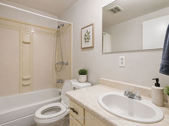 4th image of 73 Taylor Ave