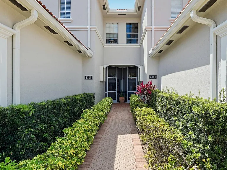 2101 Wingate Bnd — Photo 2