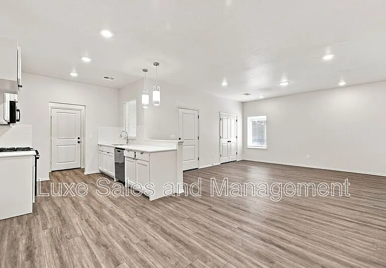 10912 Oak Hollow Dr — Photo 4