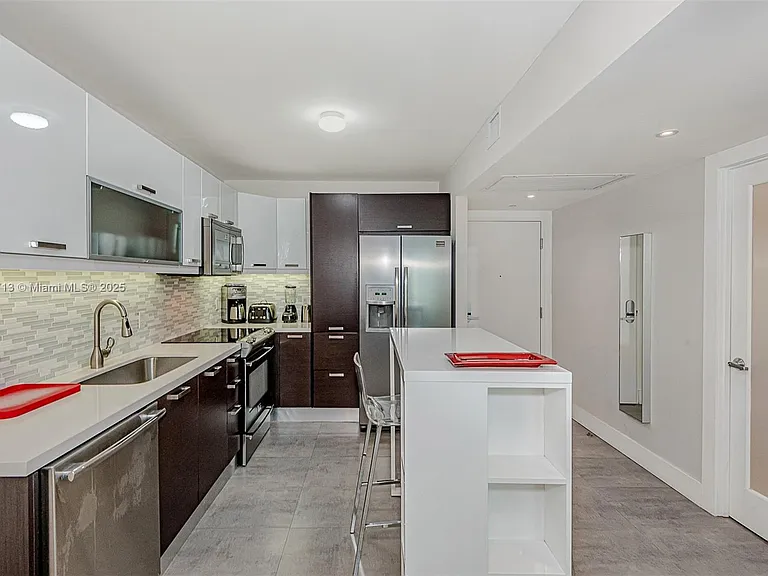 2301 Collins Ave #723 — Photo 19