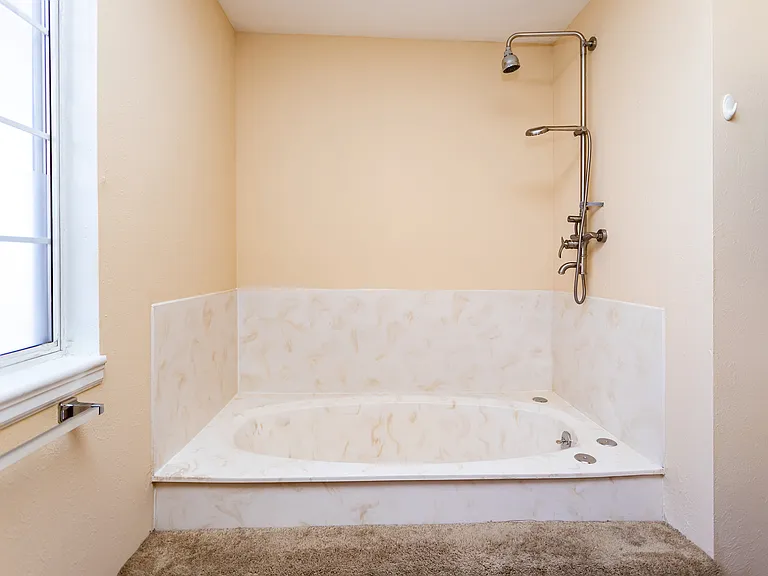 316 Cobblestone Dr — Photo 32