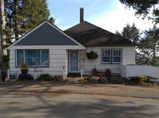 830 SW 10th St, Lincoln City, OR