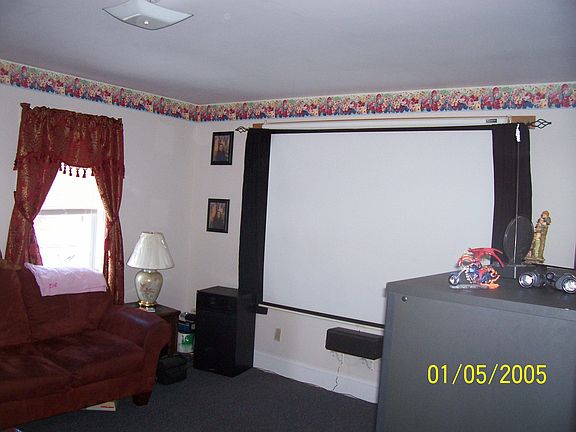 4th image of 114 Railroad St