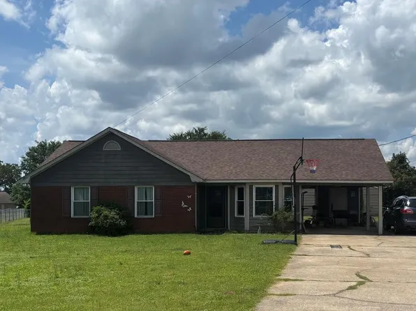 8 Blackberry Ct, Fort Mitchell, AL 36856