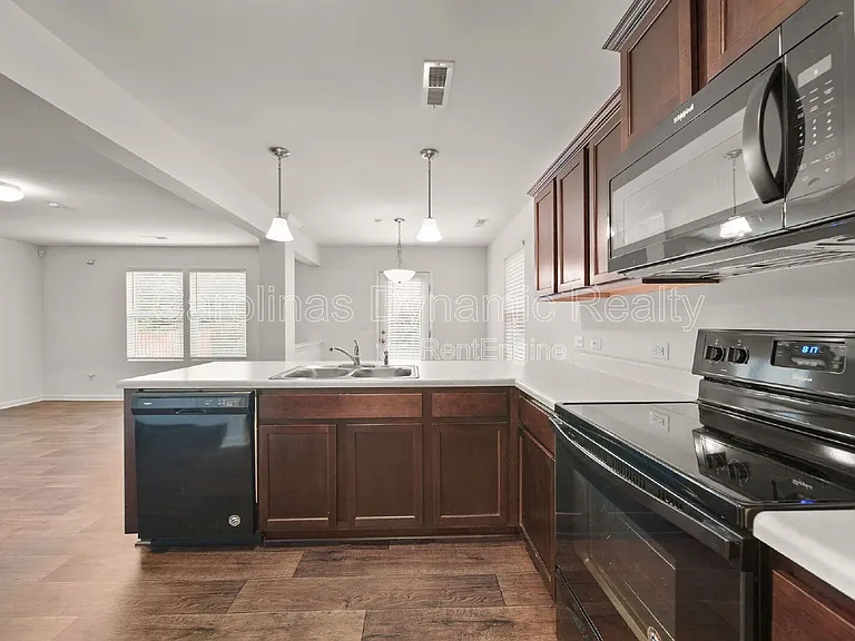 1025 Newfound Hollow Dr — Photo 6