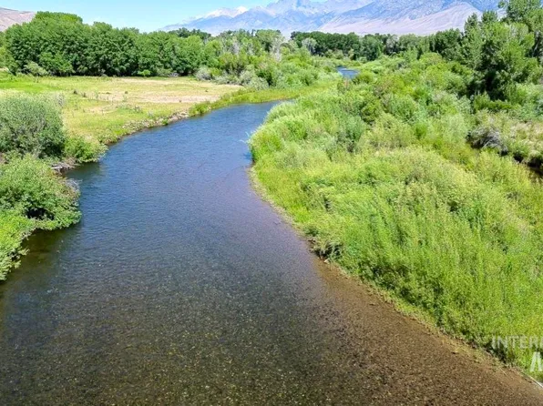 4237 Summit Dr, Mackay, ID 83251