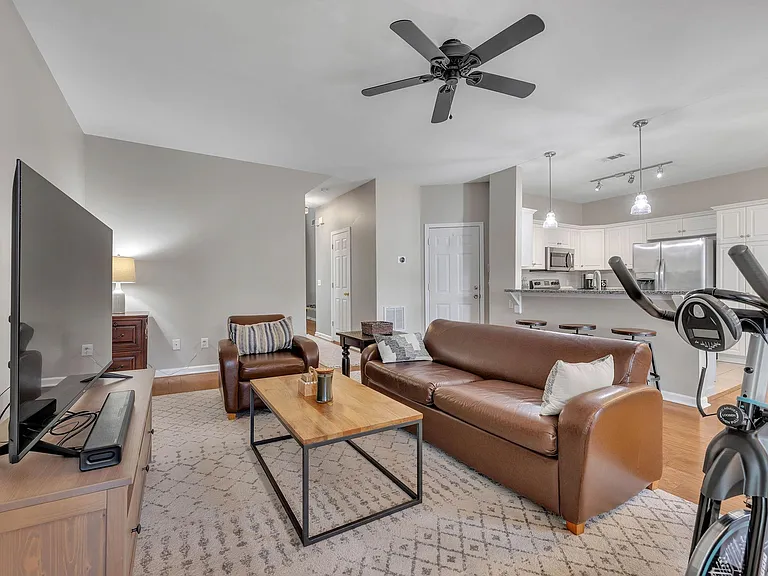 407 Normandy Cir — Photo 13
