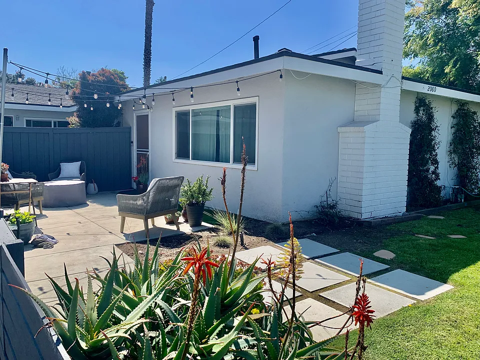 2080 Santa Ana Ave
