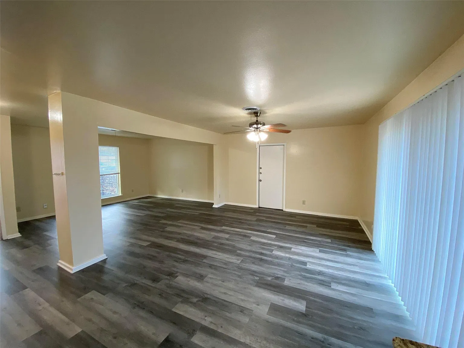 3 bed, 2.0 bath, 1358 sqft, $2,800 — Photo 4