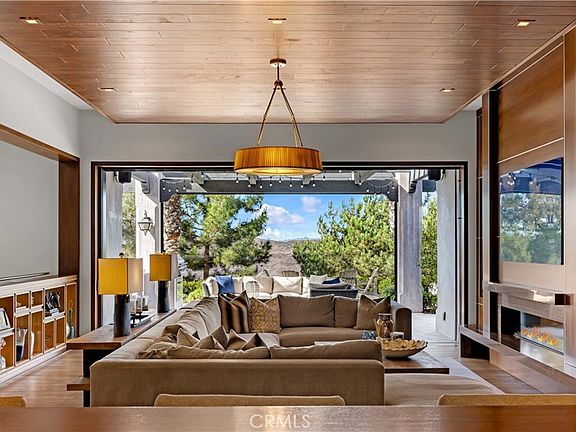 3rd image of 2 Thomas Rd