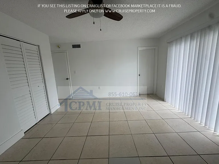 Casa Linda Apartments-3300 S Dixie Hwy — Photo 16