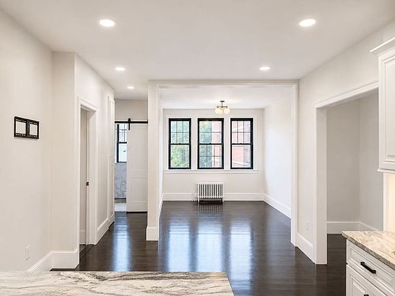 3rd image of 1999 Commonwealth Ave APT 19
