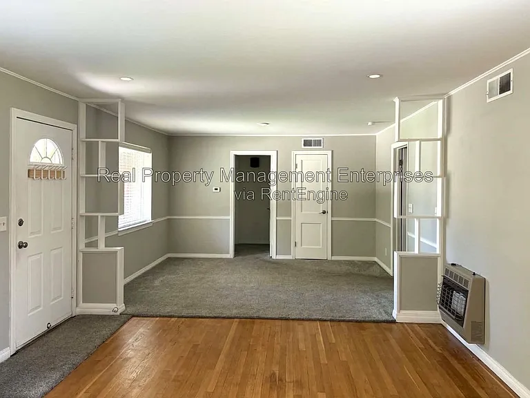 2301 N Warren Ave — Photo 8