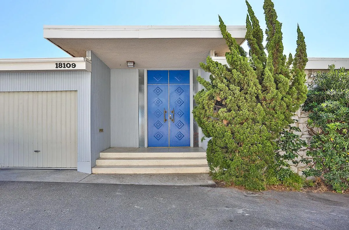 6 bed, 3000 sqft, $18,800 — Photo 3