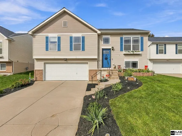 10868 Girard St, Omaha, NE 68142