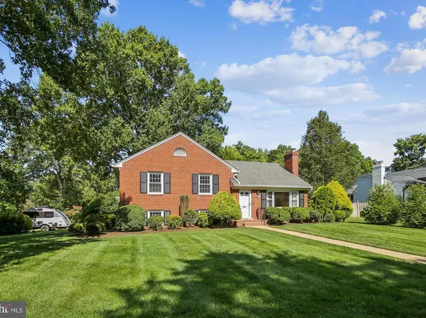 6430 Princeton Dr, Alexandria, VA 22307