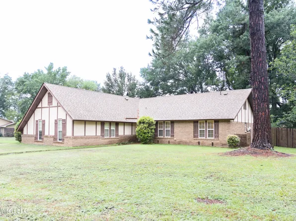 111 Royal Ct, Clinton, MS 39056