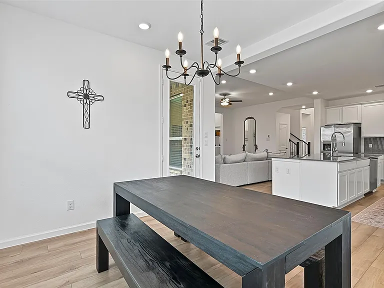 805 Westwood Dr — Photo 7