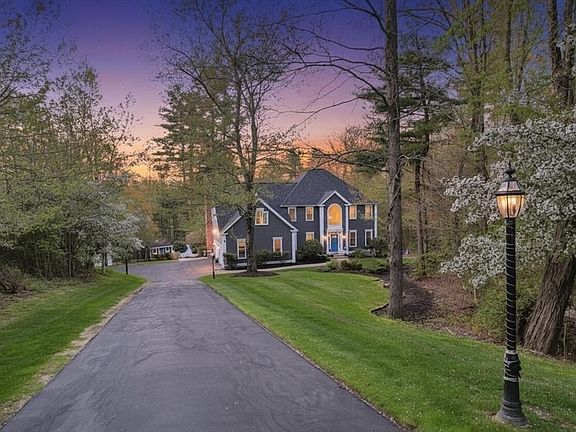 2nd image of 4 Fieldstone Ct